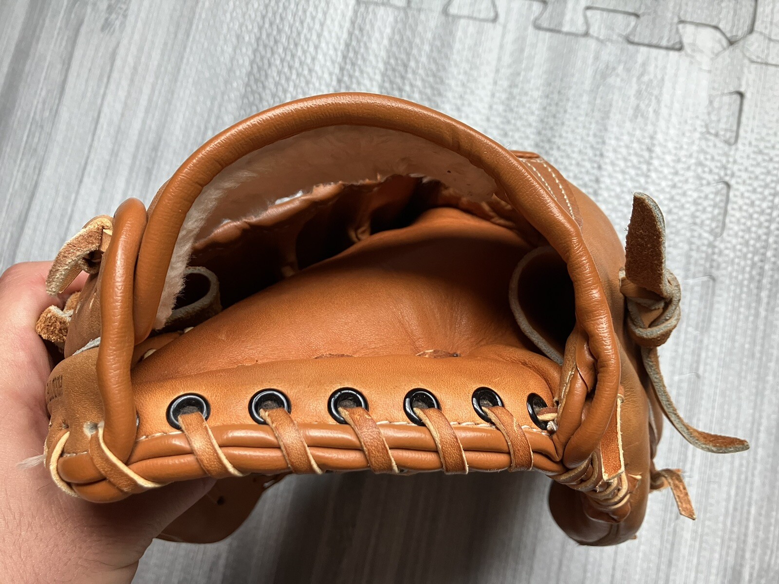 Wilson FRED LYNN RHT Vintage  A2154 RHT Right Hand Glove Baseball Mitt