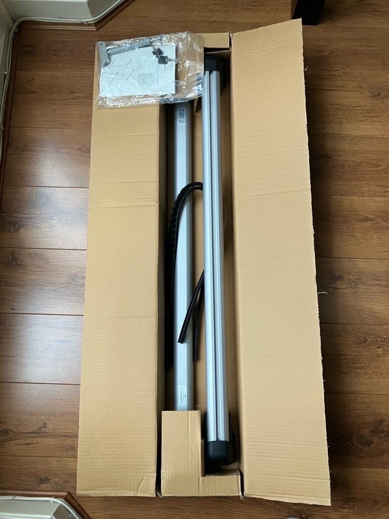 GENUINE MERCEDES Benz W212 E Class Roof Rack Bars, A 212 890 04 93, New
