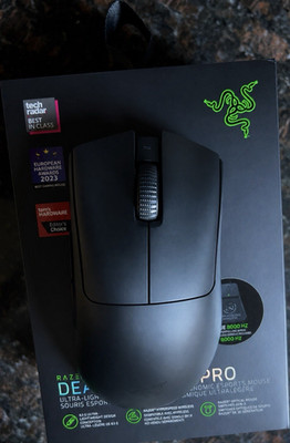 Razer DeathAdder V3 Pro Ultra-Lightweight Wireless Gaming Mouse 30000 DPI Black