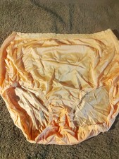 Size 10 vintage Hanes Her Way 100 nylon panties w/Lace Peach