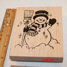 SNOWMAN WITH A BROOM HAT AND SCARF MW RUBBER STAMP- STAMPA ROSA