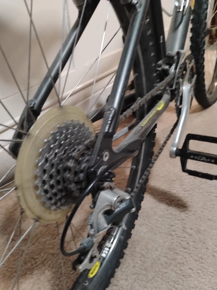 1997 GT Avalanche 16.5 medium XT/XTR  Bullseye REAR HUB - Image 3 of 4