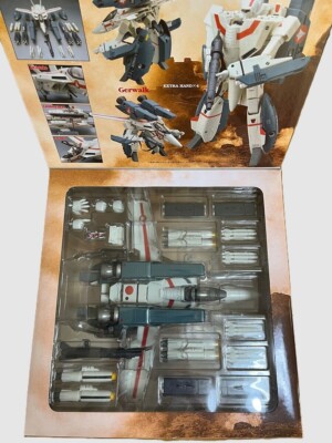 Yamato Macross MACROSS VF-1J Super Valkyrie & Super Parts DX Set