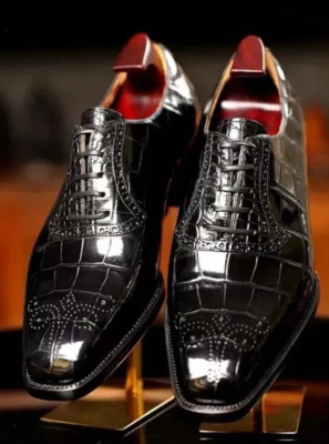 Custom Made Men's Black Alligator Leather Texture Whole-Cut Brogue Formal Shoes