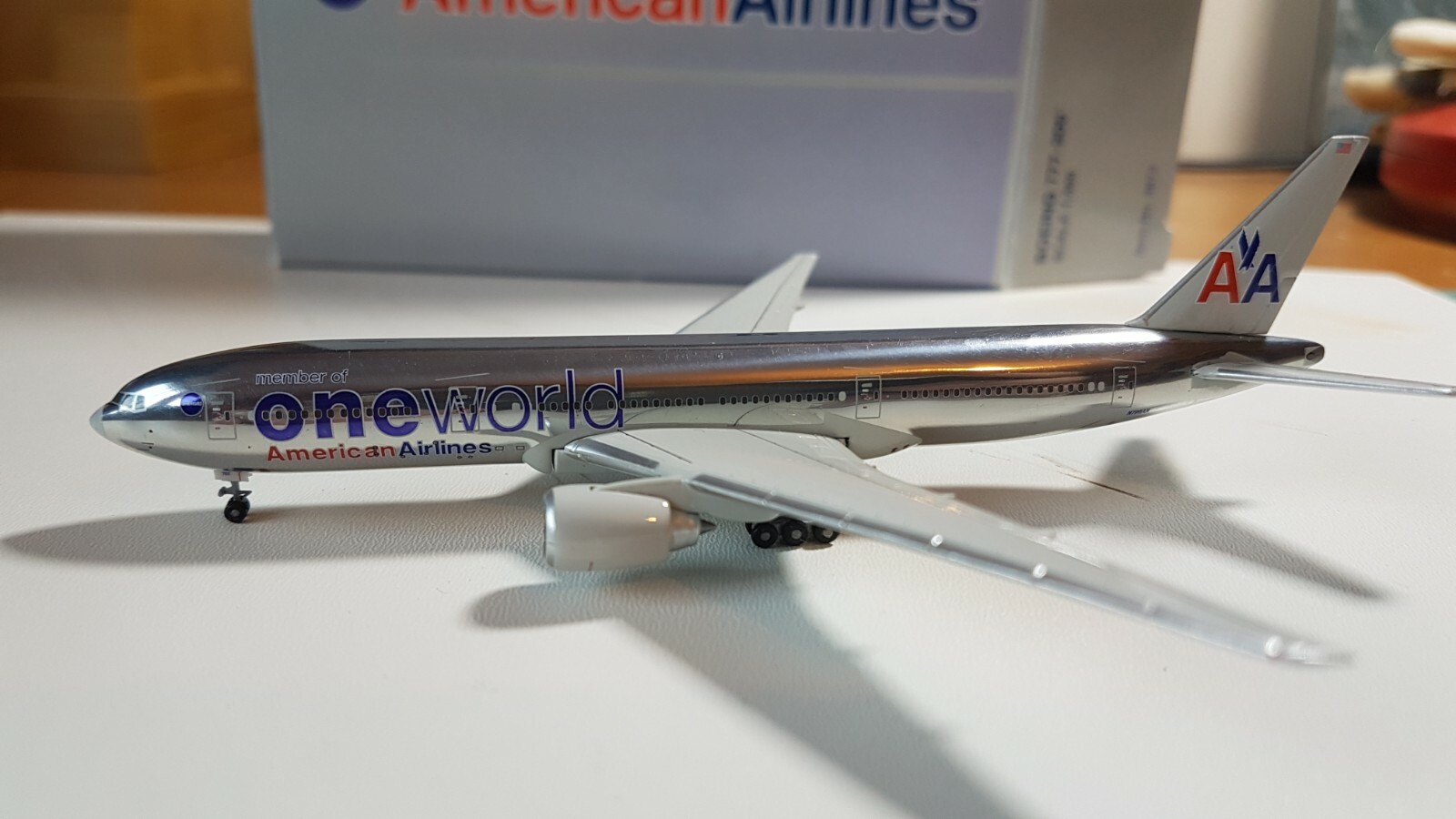 Hogan 1:500 American B777-200 N769AN  OneWorld clrs/ printed rectangular stand/ 