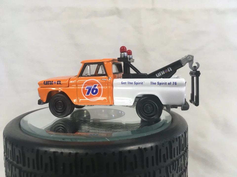 Johnny Lightning  1965 Chevrolet C10 Unocal 76 Tow Truck - Opening Hood! - Loose - Image 2 of 4