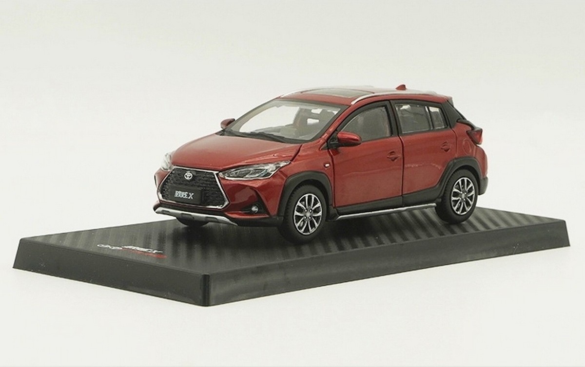 1/30 Scale Toyota Yaris L 2022 Red Diecast Car Model Toy