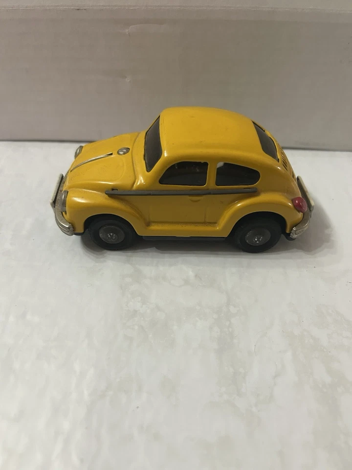 5" Voiture Tin Friction Volkswagen VW Beetle Bug Car, Yellow Bug, Vintage - Image 4 of 4