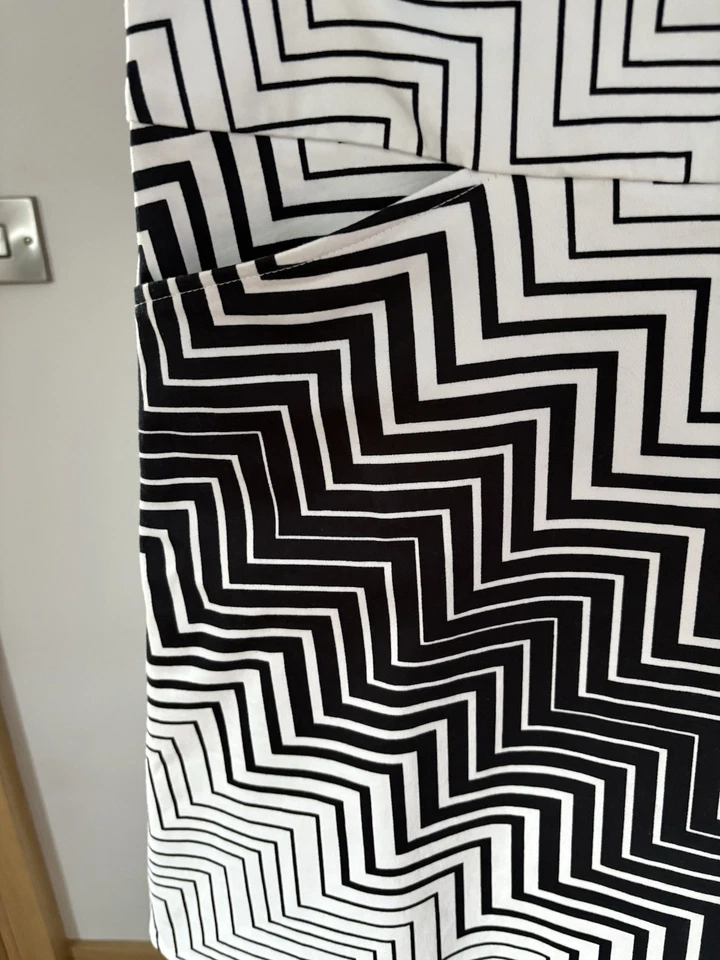 Etam Women’s Vintage Black And White Skirt In Size 14, Length 22 Inches - Image 2 of 4