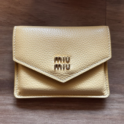 Miu Miu Women’s Yellow Leather Snap ID Holder Card Case 5MF031 TU