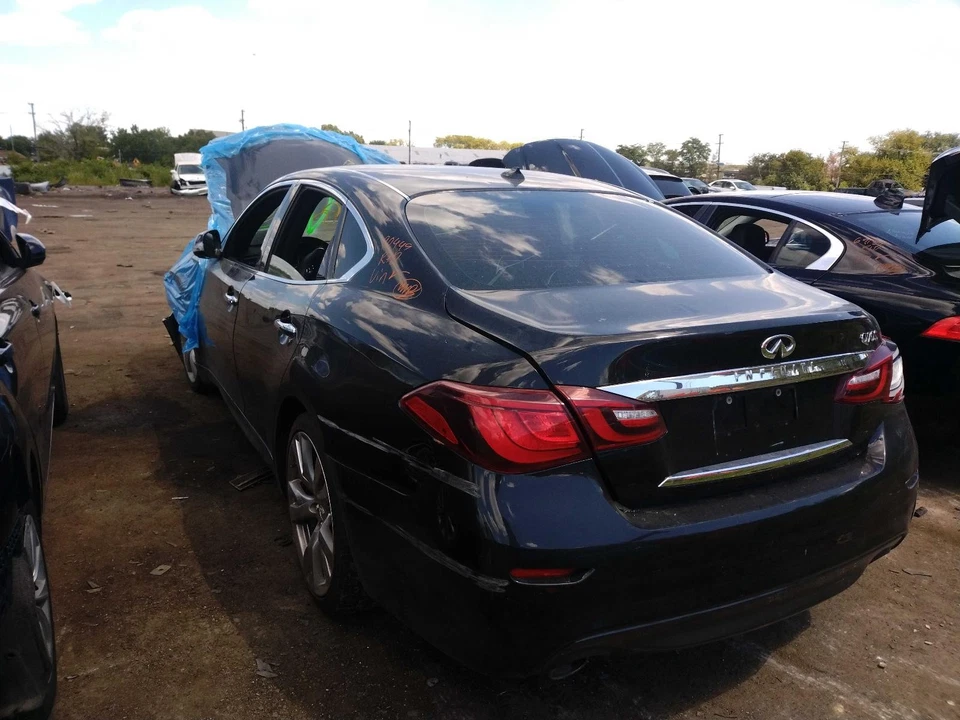 2015 INFINITI Q70 Left Steering Knuckle OEM 258240 Black 90K Miles Foto 4 de 4