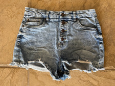 NO BOUNDARIES SUPER STRETCH BUTTON FLY SHORTS WOMENS SIZE 9