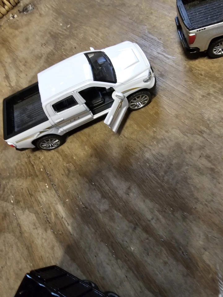 Lot of 15 ERTL John Deere And Ford farm equipment diecast toys & Other Brands - Image 2 of 4