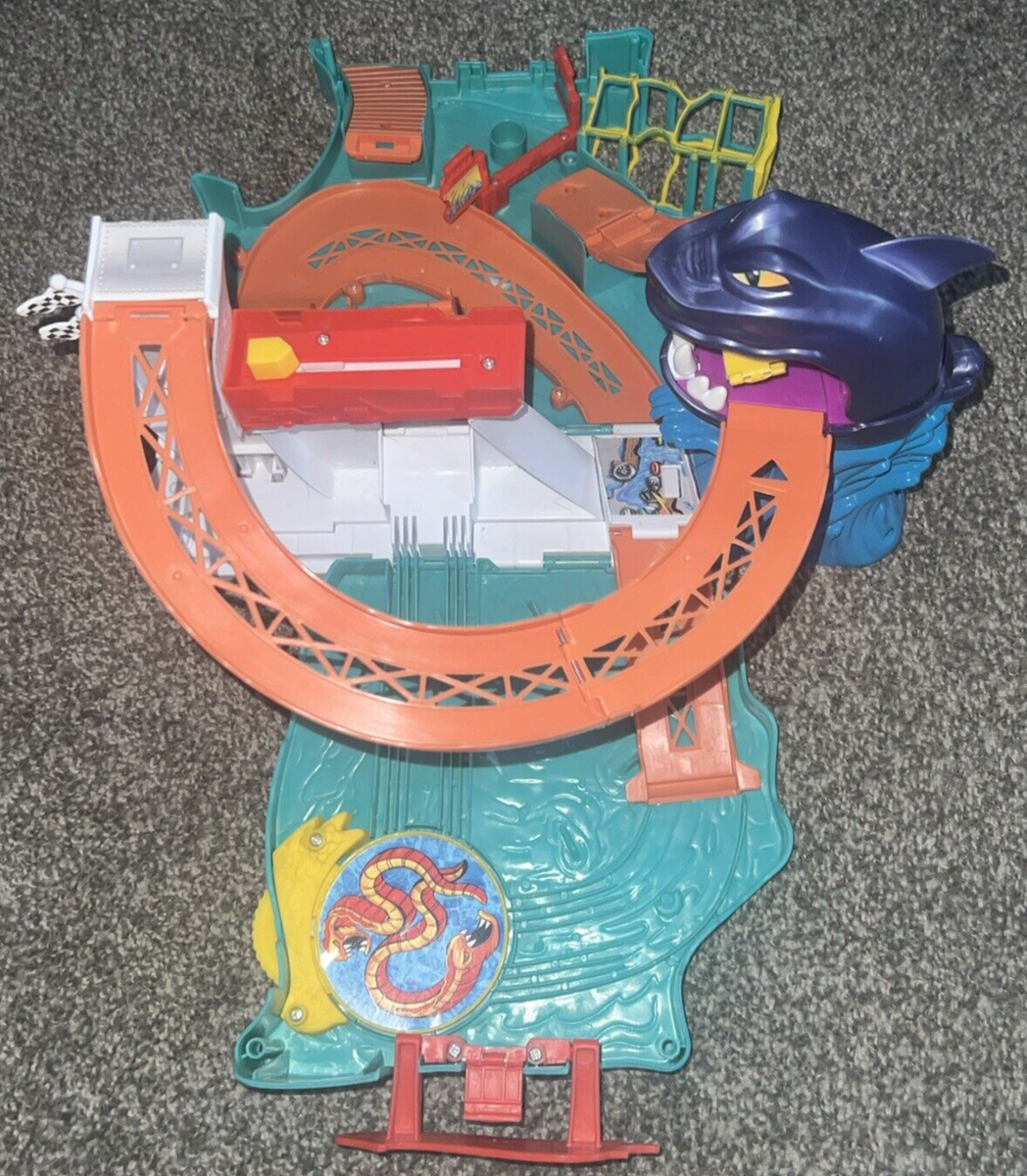 カイリキー　ポニータ　バリヤード　ディグダ　ディグダ　ミニリュウ番号なし希少裏青 Hot Wheels Shark Bite Bay Carry Track Portable Set - By Mattel