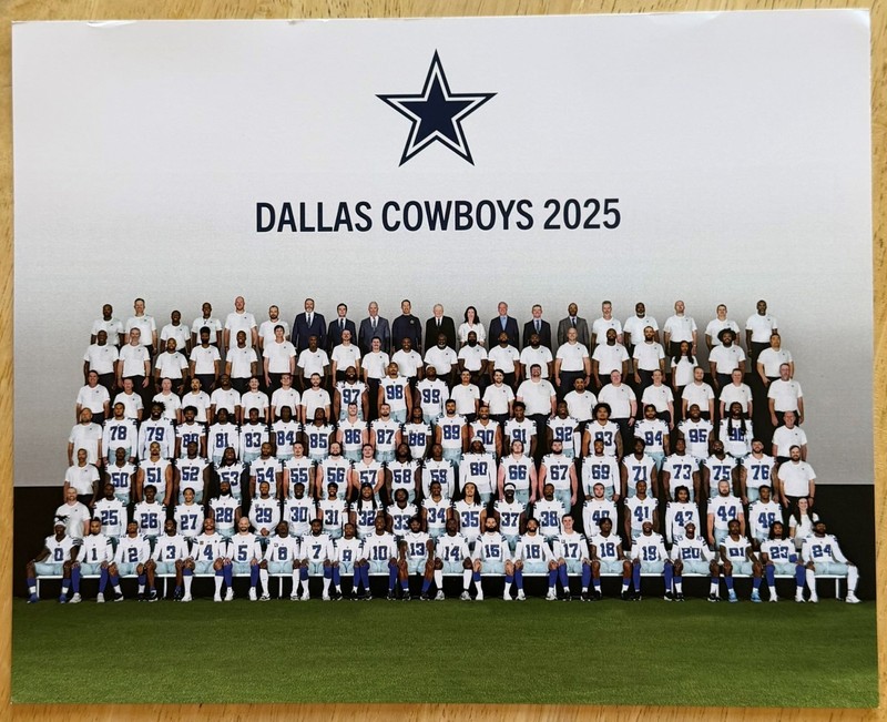 DALLAS COWBOYS, 8" x 10"  TEAM PHOTO FOR THE 2025 NFL SEASON !!!