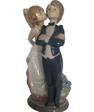 LLADRO  LET S MAKE UP  #5555  FIGURINE GIRL KISSING BOY ROMANCE PORCELAIN SPAIN