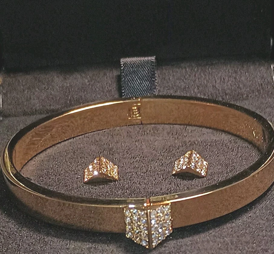 Conjunto de pulsera y pendientes Vince Camuto de vidrio tono dorado de 6,5 pulgadas firmados con caja  Foto 4 de 4