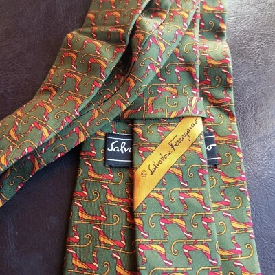 Cravate Salvatore Ferragamo vintage 100% soie luxe motif hivernal festif Italy - Photo 1/4