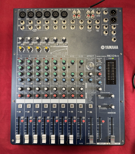 Yamaha MG124CX 12-Channel Stereo Mixer with Effects - Picture 3 of 12