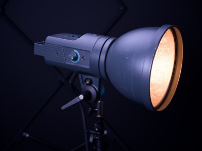 BRONCOLOR PULSO F4, BLITZKOPF 3200WS mit Schutzglocke Bester Fotoblitz ever