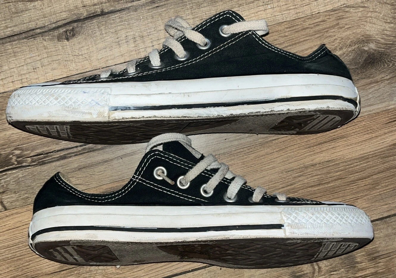 Unisex Converse Chuck Taylor All Stars Black And White Mens Size 7 Woman’s 9