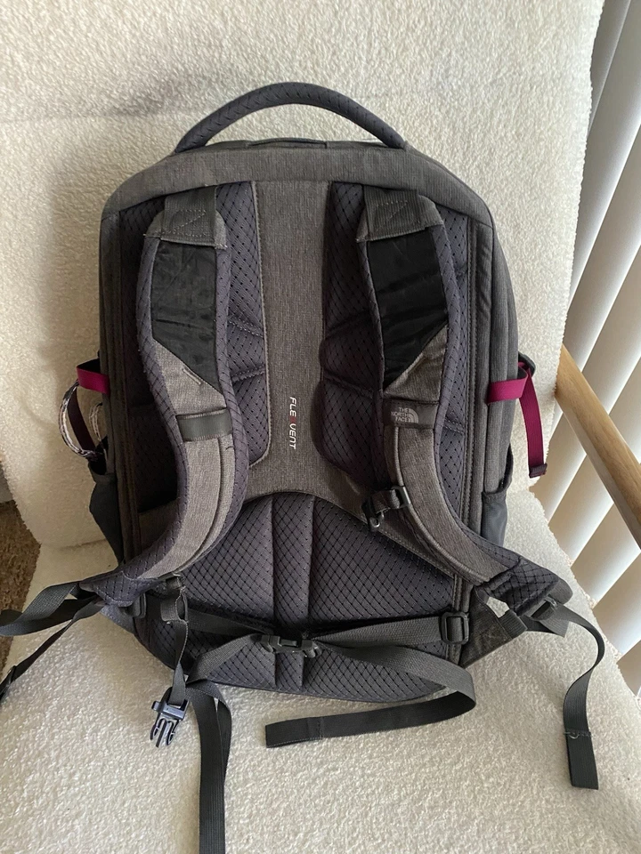 MOCHILA PARA ADULTOS THE NORTH FACE “BOREALIS” - MOCHILA GRIS PROFUNDO - ASFALTO / ROSA INTENSO Foto 2 de 4