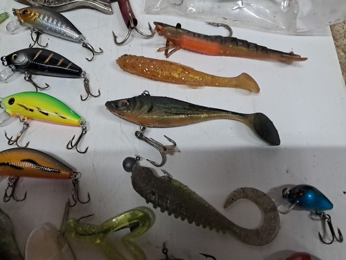 MIXED FISHING LURES X 70 VERY SMALL TO LARGE INC. TASSIE DEVIL - Picture 16 of 22