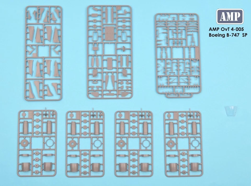 AMP OvT-4-005 Boeing B-747 SP Plastic model aircraft 1/144 - Image 2 of 3