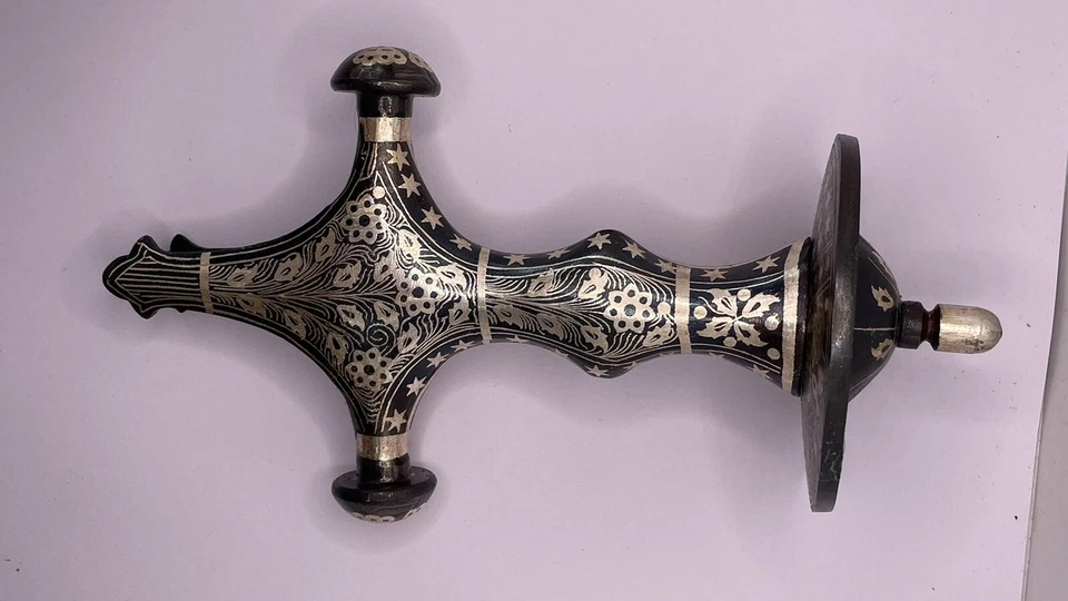 Indo persa. Empuñadura de espada Rajput trabajada Kofthgiri plateada acero sólido peso pesado Foto 4 de 4