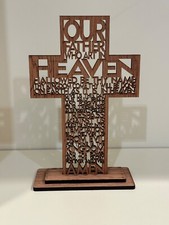 Cruz de madera cortada con láser Nuestro Padre Oración del Señor Marrón
