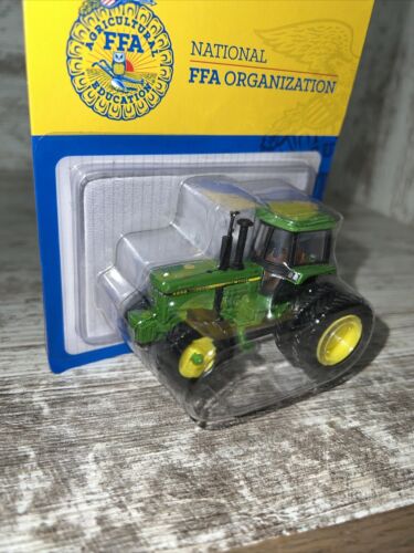 Trattore John Deere 4850 scala 1/64 con cabina FFA organizzazione Ertl pressofuso - Foto 2 di 6