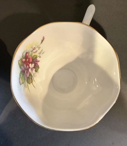 Vintage Royal Albert Bone China Footed Violets Teacup & Saucer Lovely - Picture 6 of 8