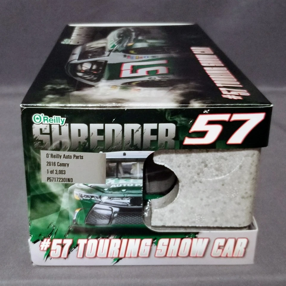2016 #57 O'Reilly Auto Parts "Shredder" Toyota 1/24 Lionel NASCAR Diecast Promo Foto 3 de 4