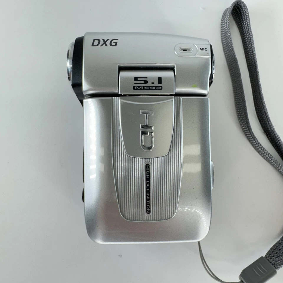 DXG-579V HD Digital Camcorder 5.1MP 4X Zoom Silver 2.4" LCD SD Slot USB AV - Image 2 of 4
