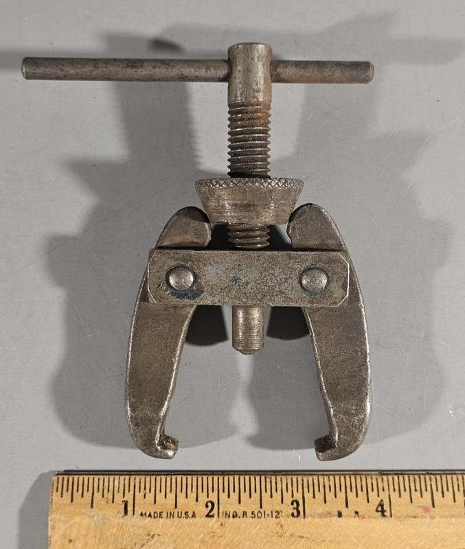 VINTAGE MECHANICS BATTERY TERMINAL PULLER / CLAMP