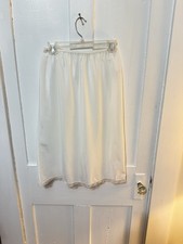 VINTAGE BARBIZON CREPE RE MARQUE WHITE HALF SLIP - SIZE M 25 Crafted W Pride