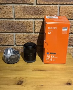 Sony ZEISS Sonnar T* FE 55mm f/1.8 ZA E-Mount Prime Lens in Excellent condition