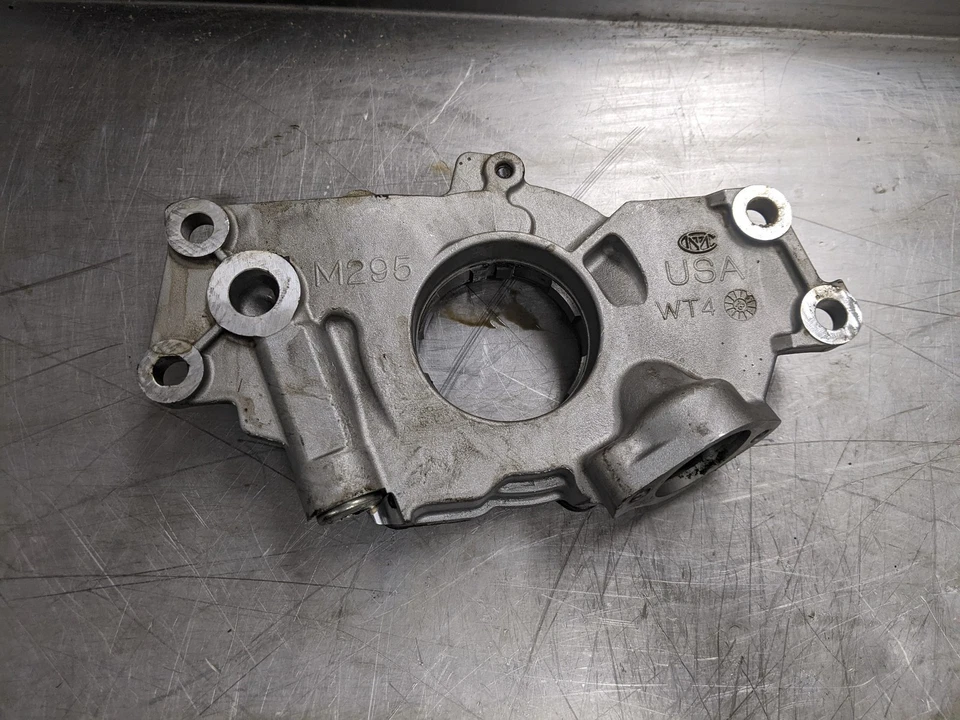 Engine Oil Pump From 2009 Chevrolet Silverado 2500 HD  6.0 12556436 - Image 2 of 4