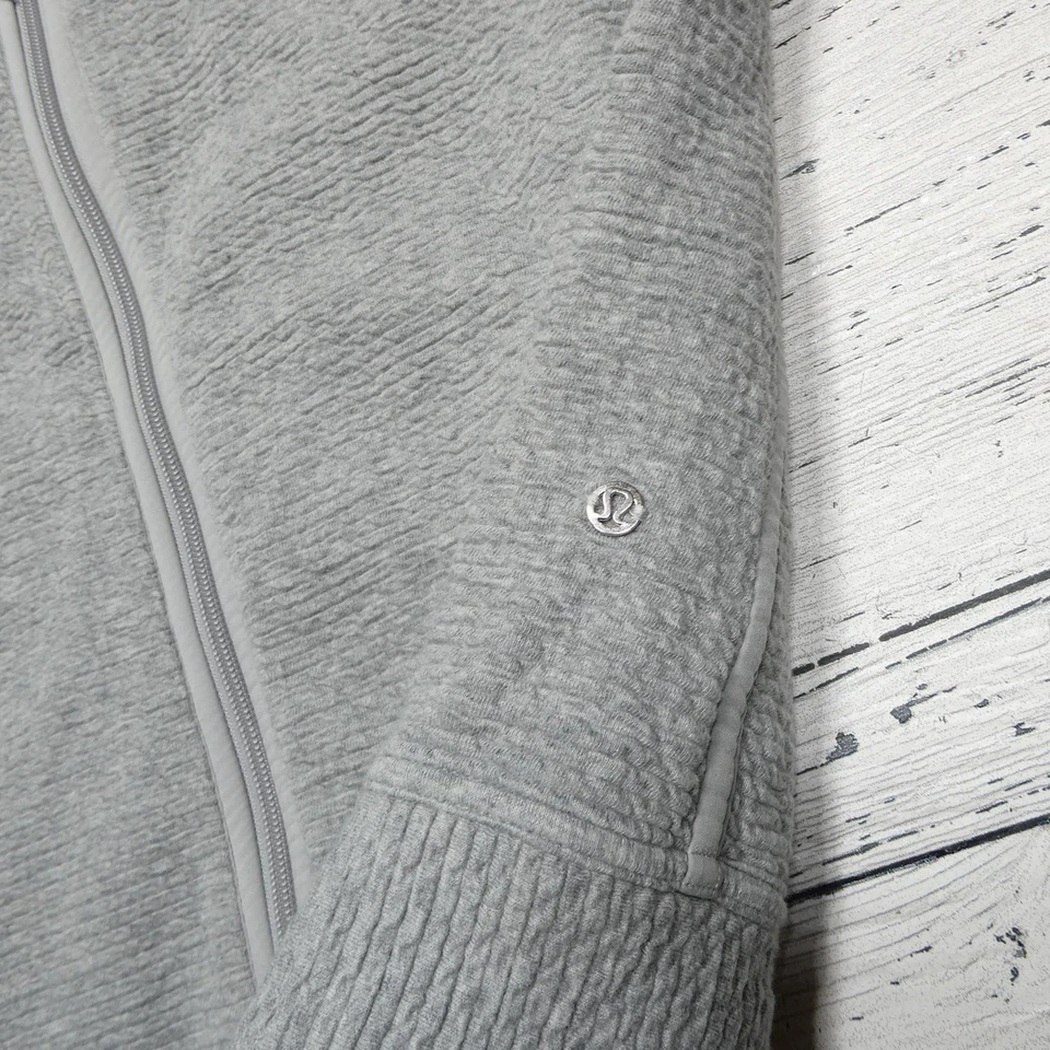 Jaqueta Lululemon Feminina 8 Cinza Zíper Completo Decote Simulado Texturizado Raglan Polegares - Imagem 4 de 4