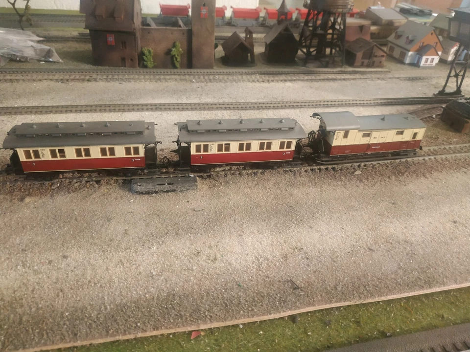 ROCO, THREE PASSENGER WAGONS, SCALE HO - Image 4 of 4