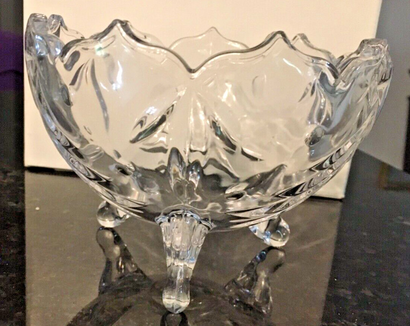 Mikasa Holiday Evergreen Clear Glass Footed 6" Serving Bowl