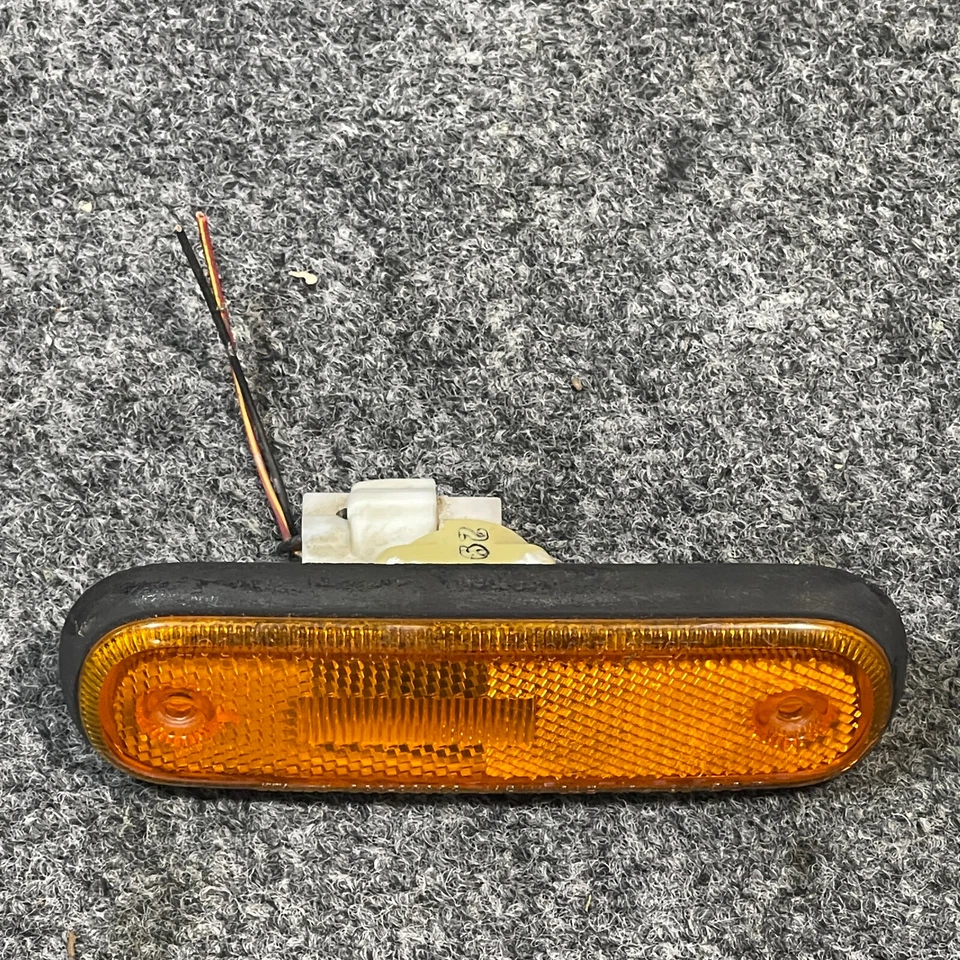 SUZUKI ESTEEM AERIO FRONT SIDE MARKER LIGHT RH OEM PASSENGER - Image 2 of 4