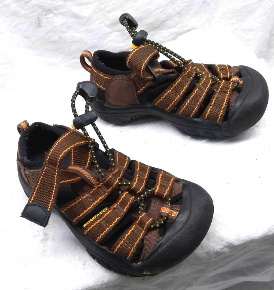 Sandali da trekking Keen Newport H2 da acqua per bambini marroni taglia 8 ottimi!!!