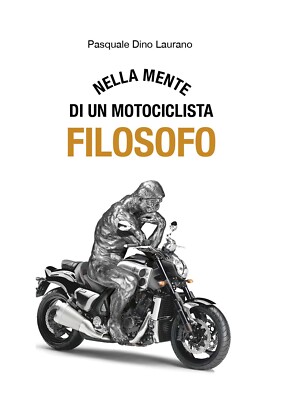 Im Kopf eines philosophischen Motorradfahrers. DieMoto Karpfen, fangen Sie den Moment in mot