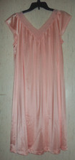 EXCELLENT WOMENS Vanity Fair PEACH NYLON NIGHTGOWN SIZE M  MADE IN USA