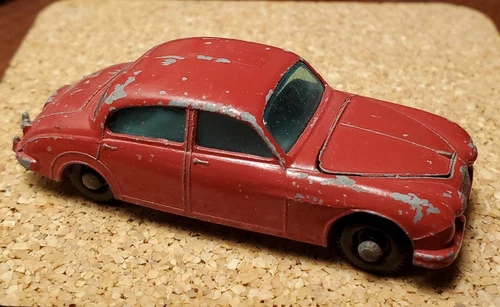 Unrestored VINTAGE 1960s Matchbox LESNEY #65 JAGUAR 3.4 Litre Saloon Diecast Car