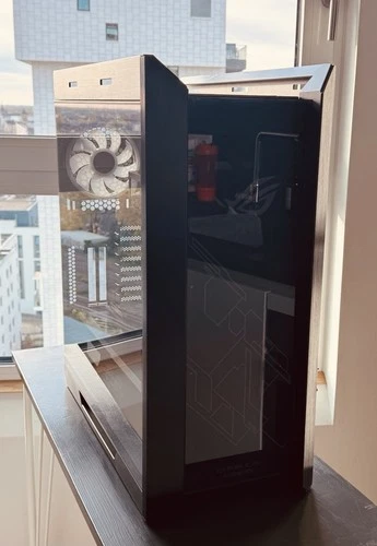 ASUS ROG Strix Helios Tower-Gehäuse + Asus Rog Riser Cable + 4 Corsair RGB PWM