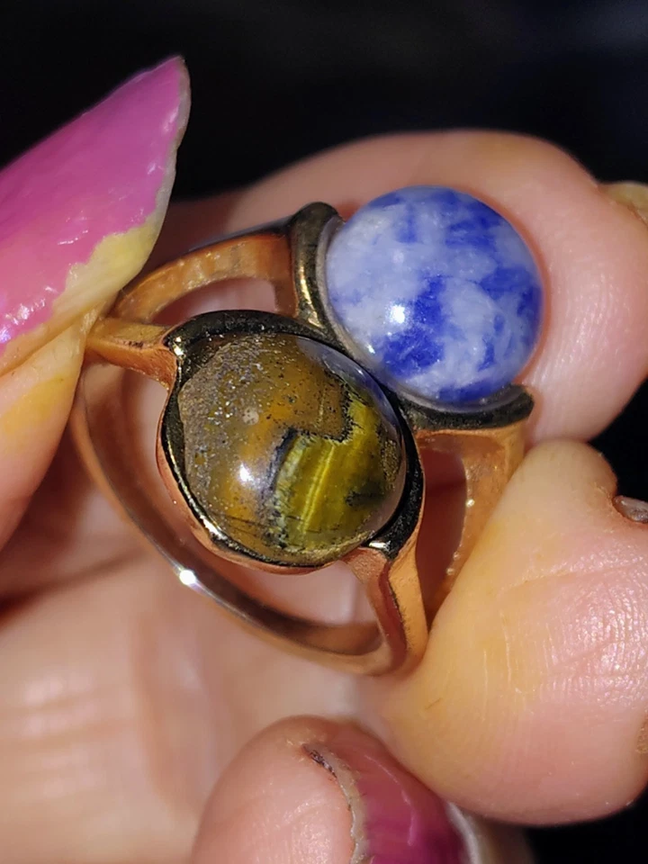 Anillo Cabujón Doble Vintage Piedras Ojo de Tigre y Sodalita Tono Dorado Talla 7 Foto 2 de 4