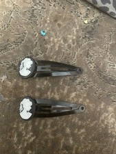 2 Vintage Victorian B/W Cameo Cabochon Black metal Snap-in 2 L Hair Clips