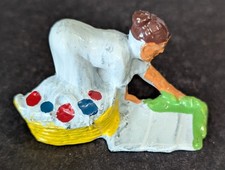 VINTAGE BARCLAY MANOIL HAPPY FARM SERIES WOMAN LAYING OUT LAUNDRY LEAD FIGURE 
